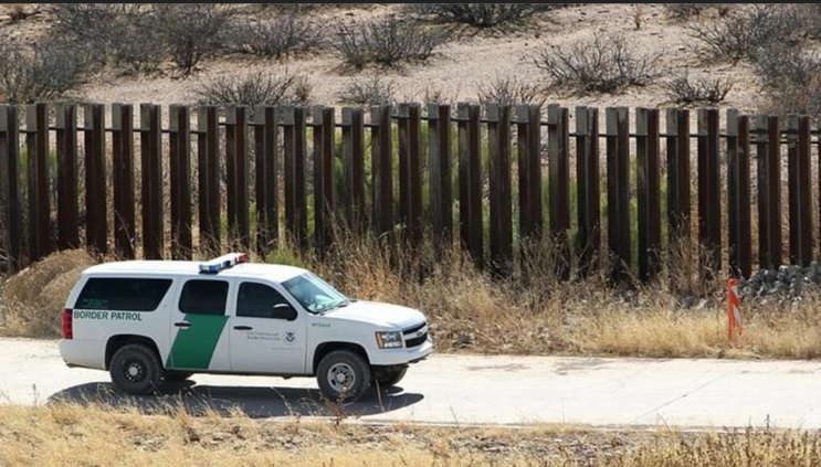 Autoridades informaron que se ha incremento un 12% el número de niños sin acompañantes que son contrabandeados a través de la frontera en el último año. (Foto: archivo)